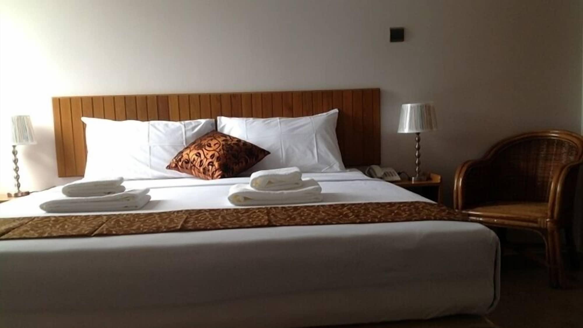 Holiday Hotel Янгон Екстер'єр фото