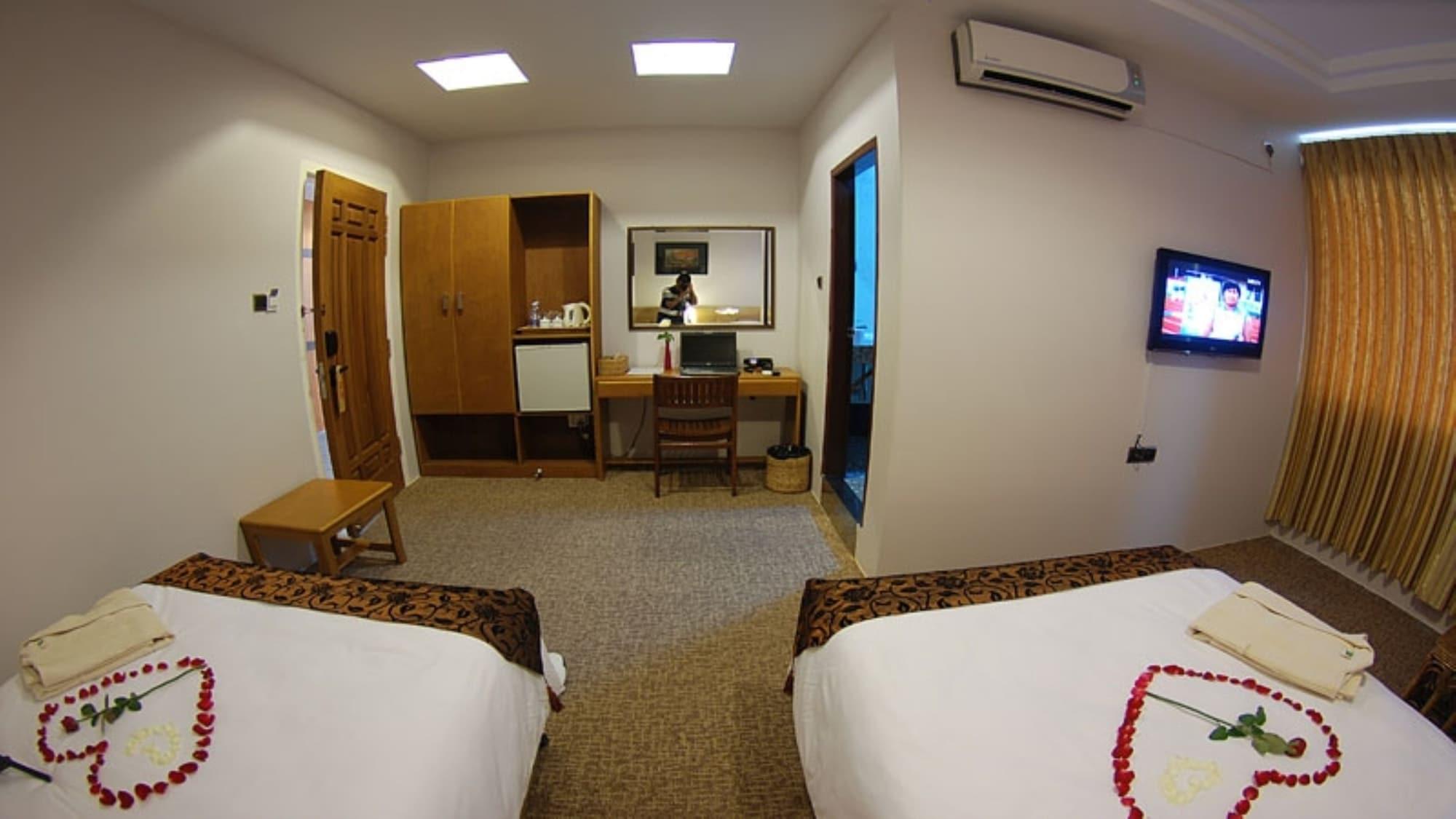 Holiday Hotel Янгон Екстер'єр фото