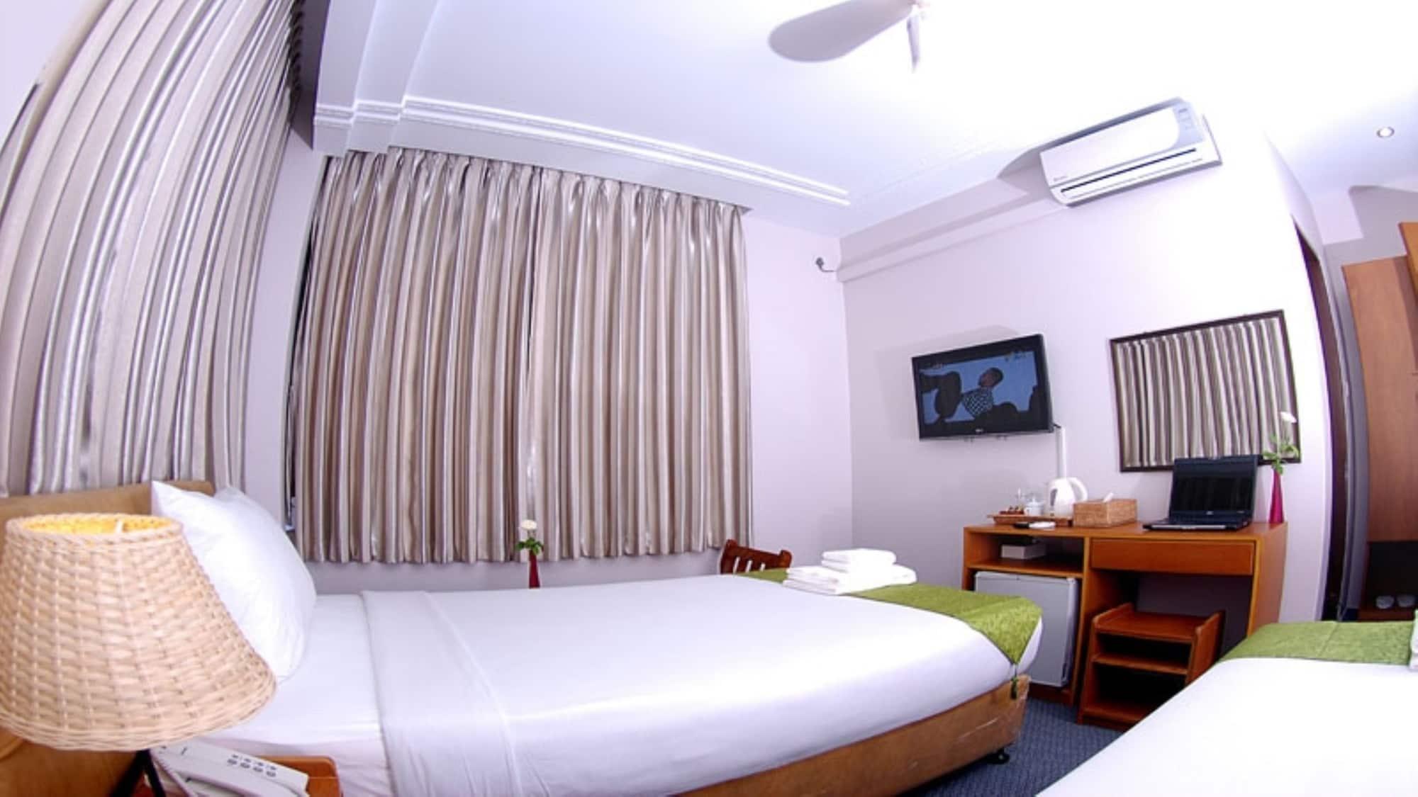 Holiday Hotel Янгон Екстер'єр фото