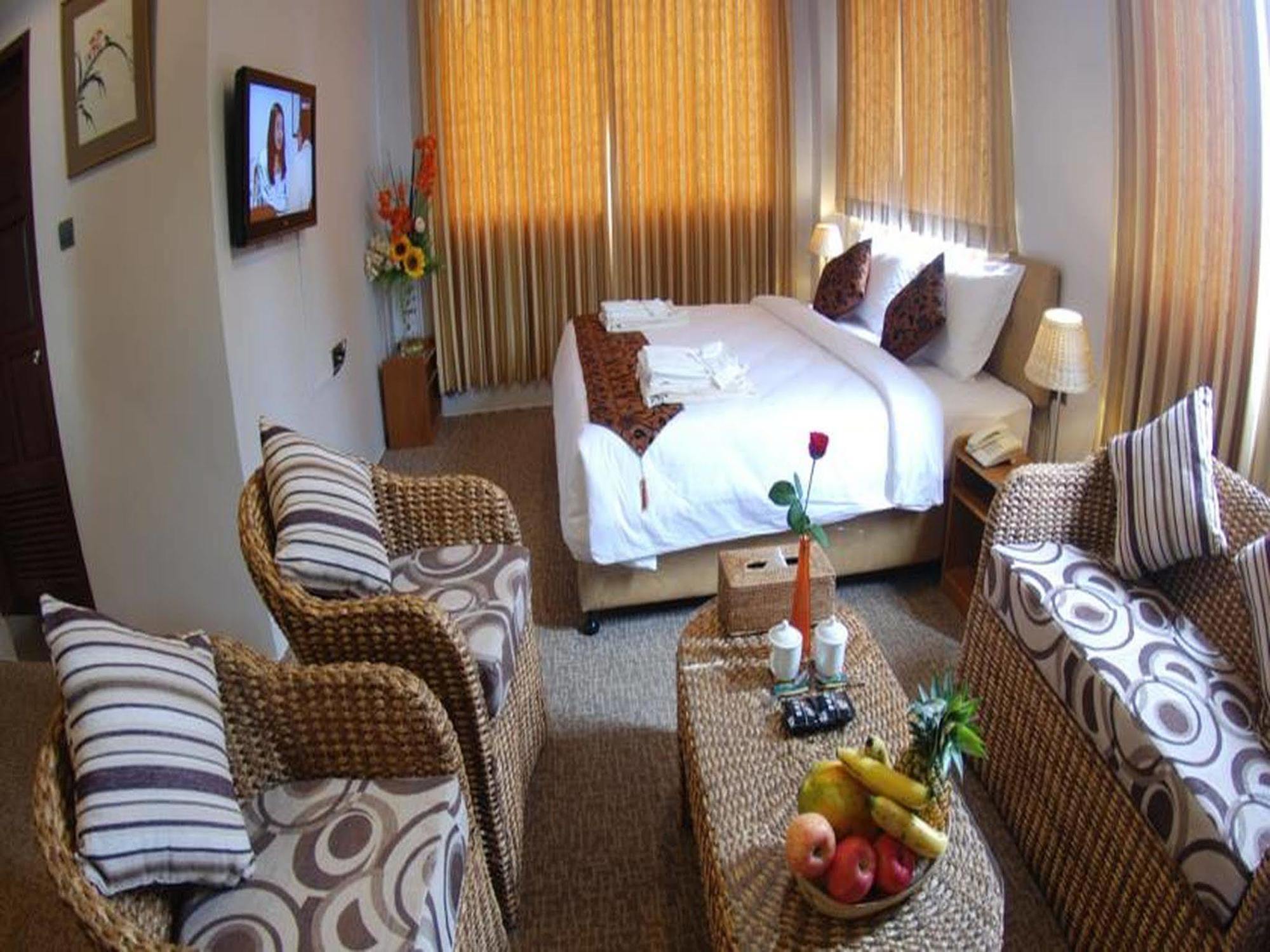 Holiday Hotel Янгон Екстер'єр фото