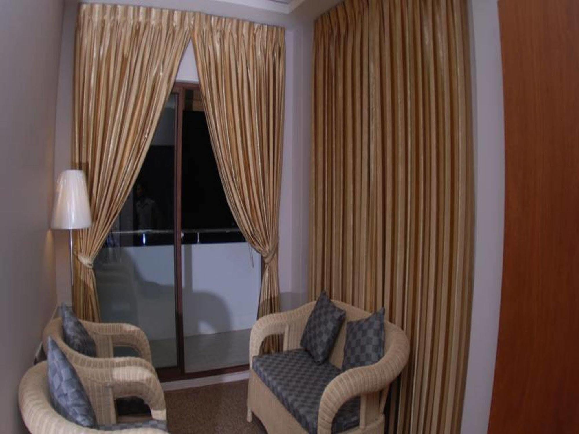 Holiday Hotel Янгон Екстер'єр фото